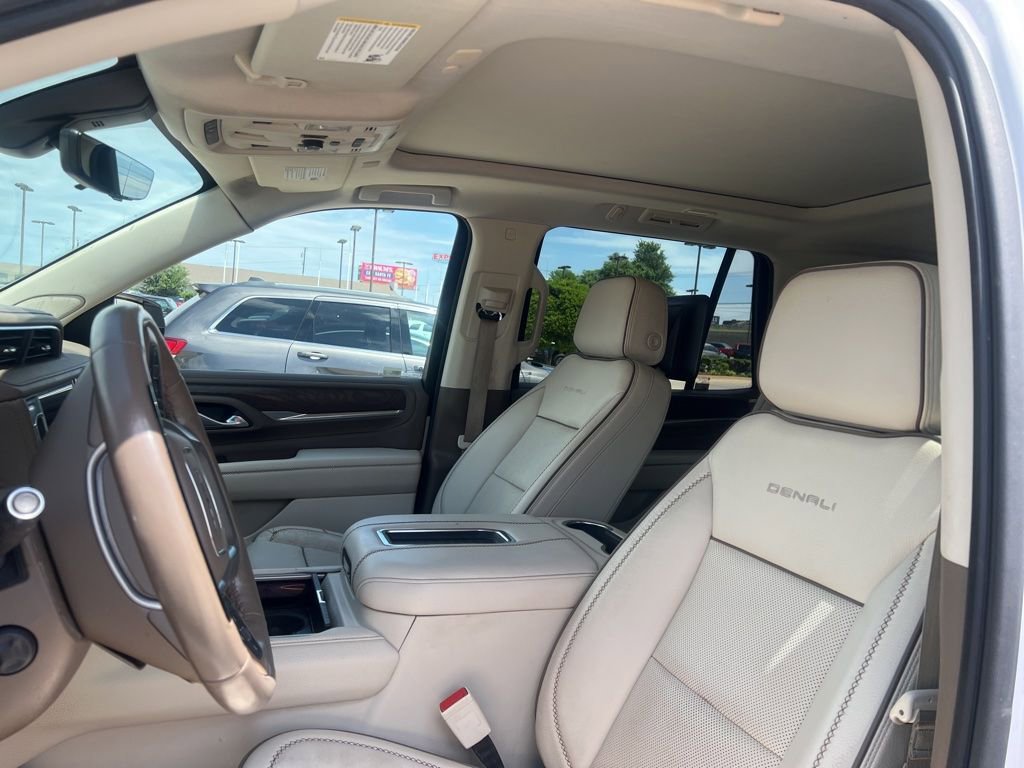 Used 2021 GMC Yukon Denali w/ Denali Premium Package AWD/4WD image 7