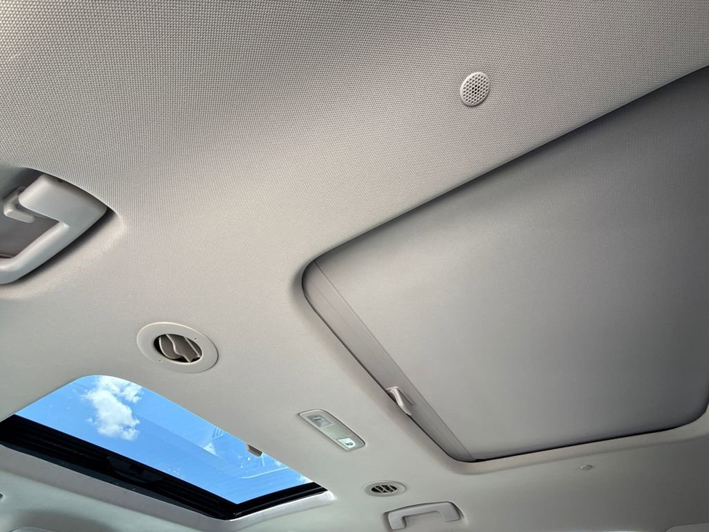 Used 2018 Chevrolet Traverse Premier w/ Driver Confidence II Package image 16