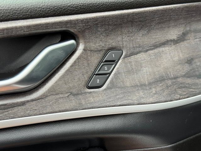 Used 2022 Jeep Grand Cherokee L Limited image 10