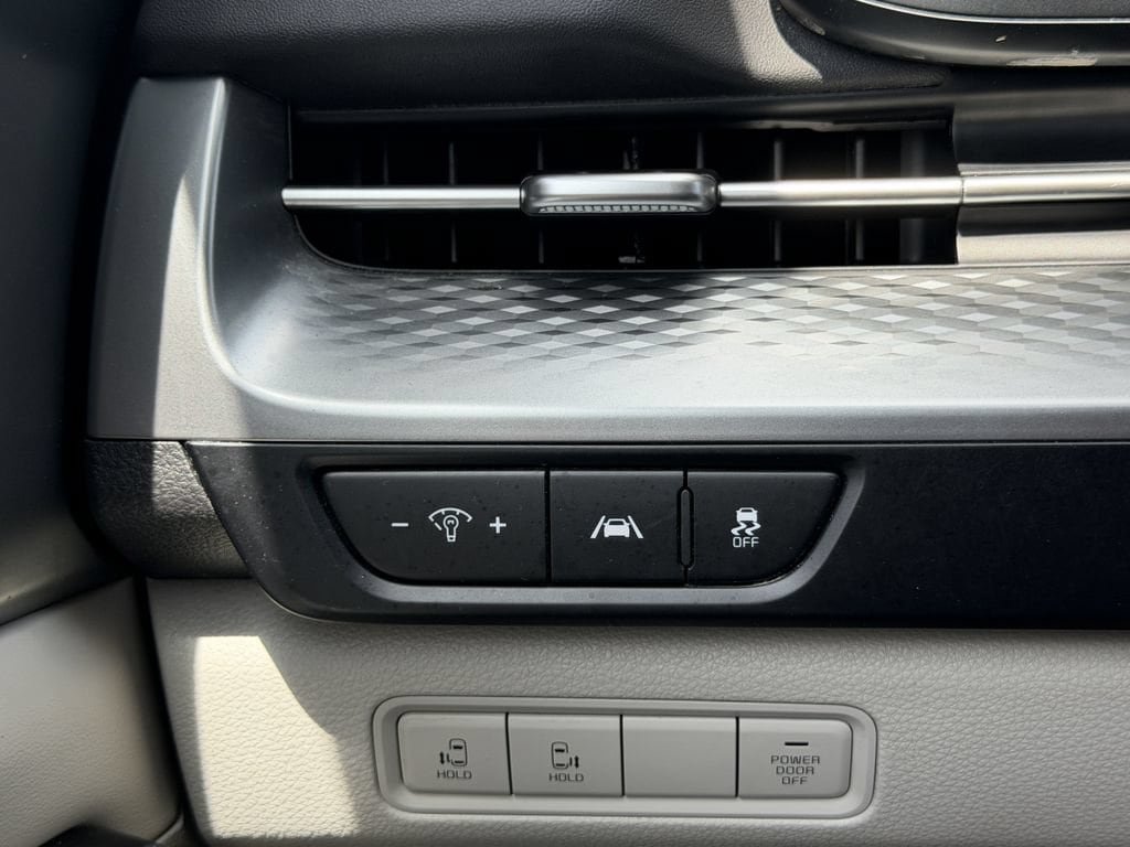 Certified 2024 Kia Carnival LX FWD image 31