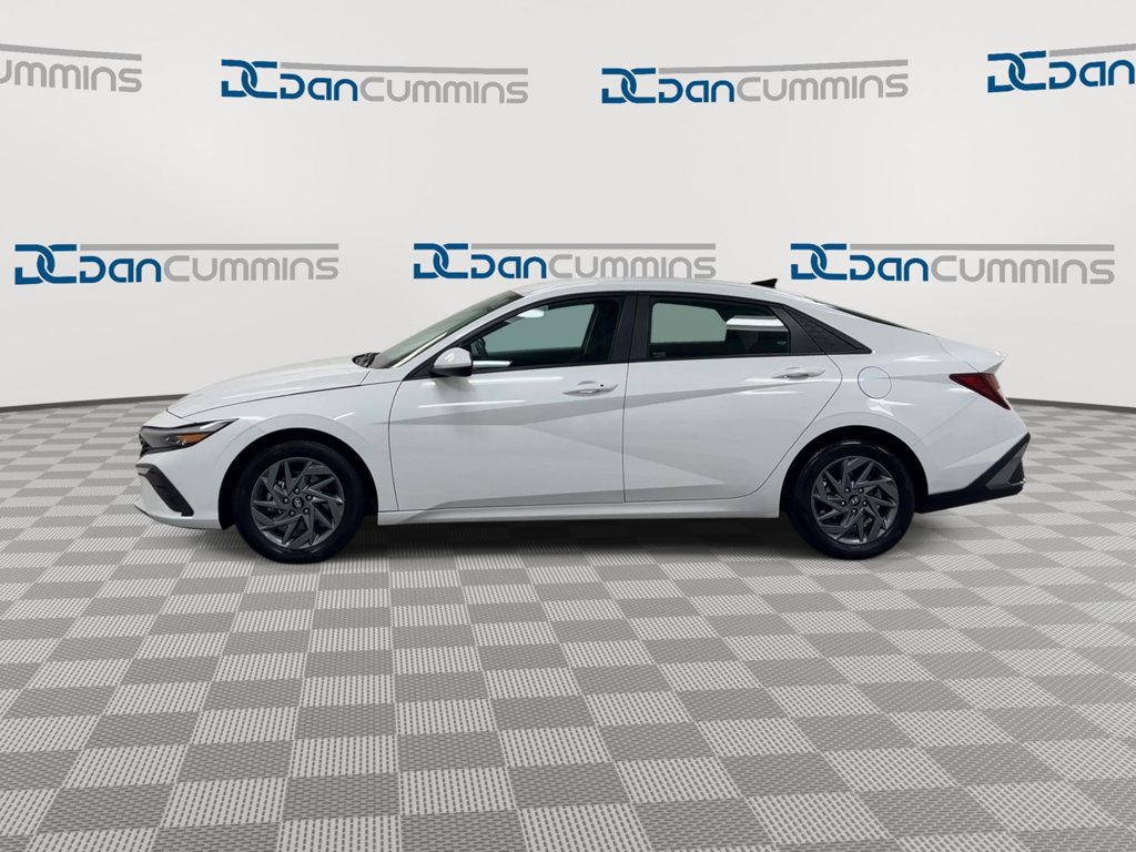 Used 2024 Hyundai Elantra SEL FWD image 5