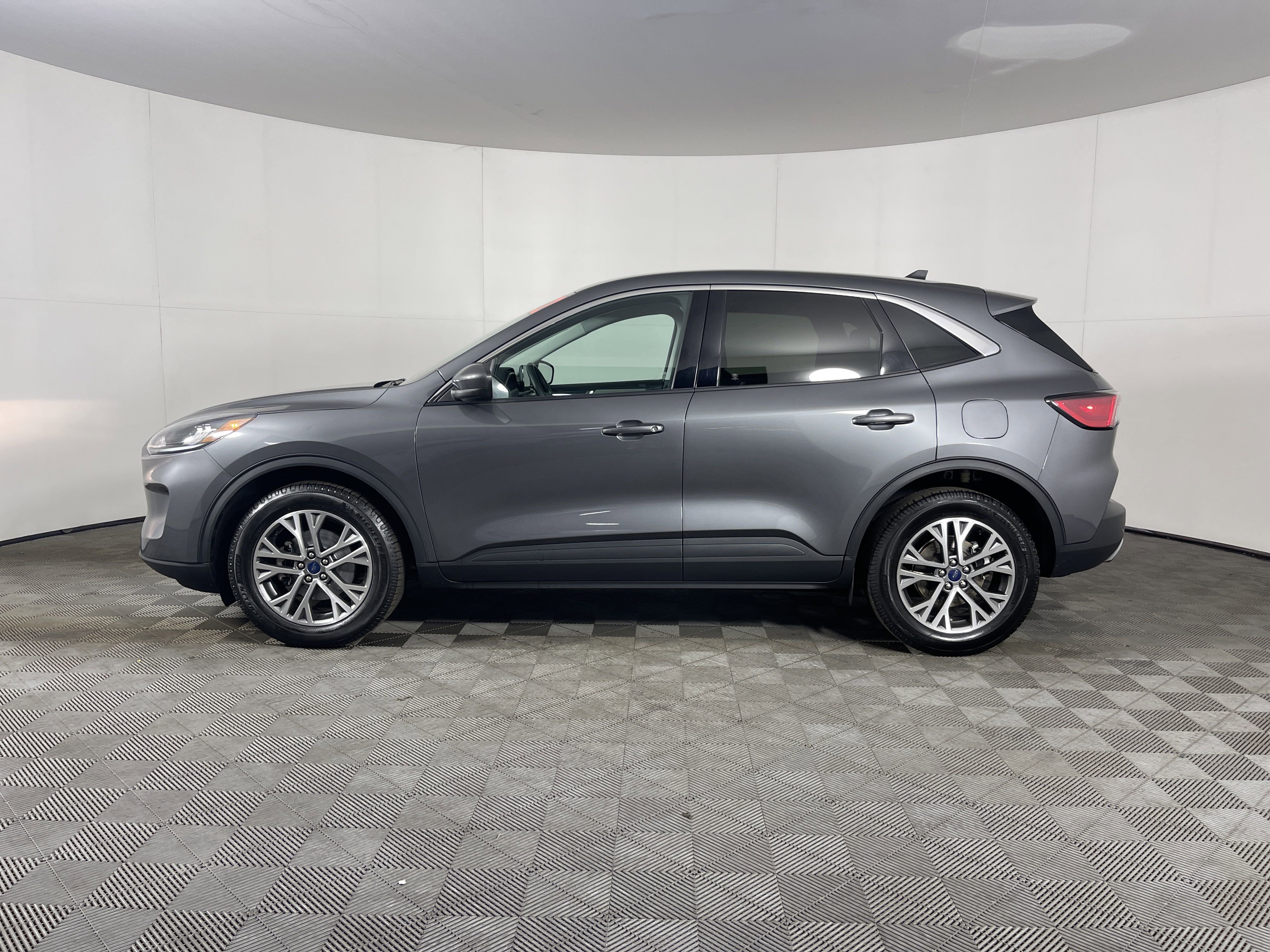 Used 2022 Ford Escape SEL image 3