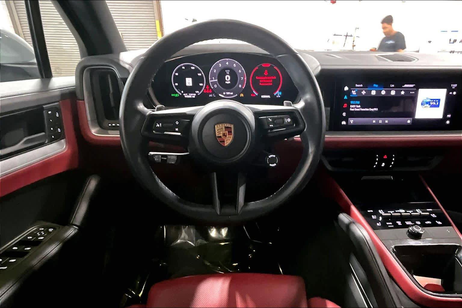Used 2024 Porsche Cayenne AWD/4WD image 6