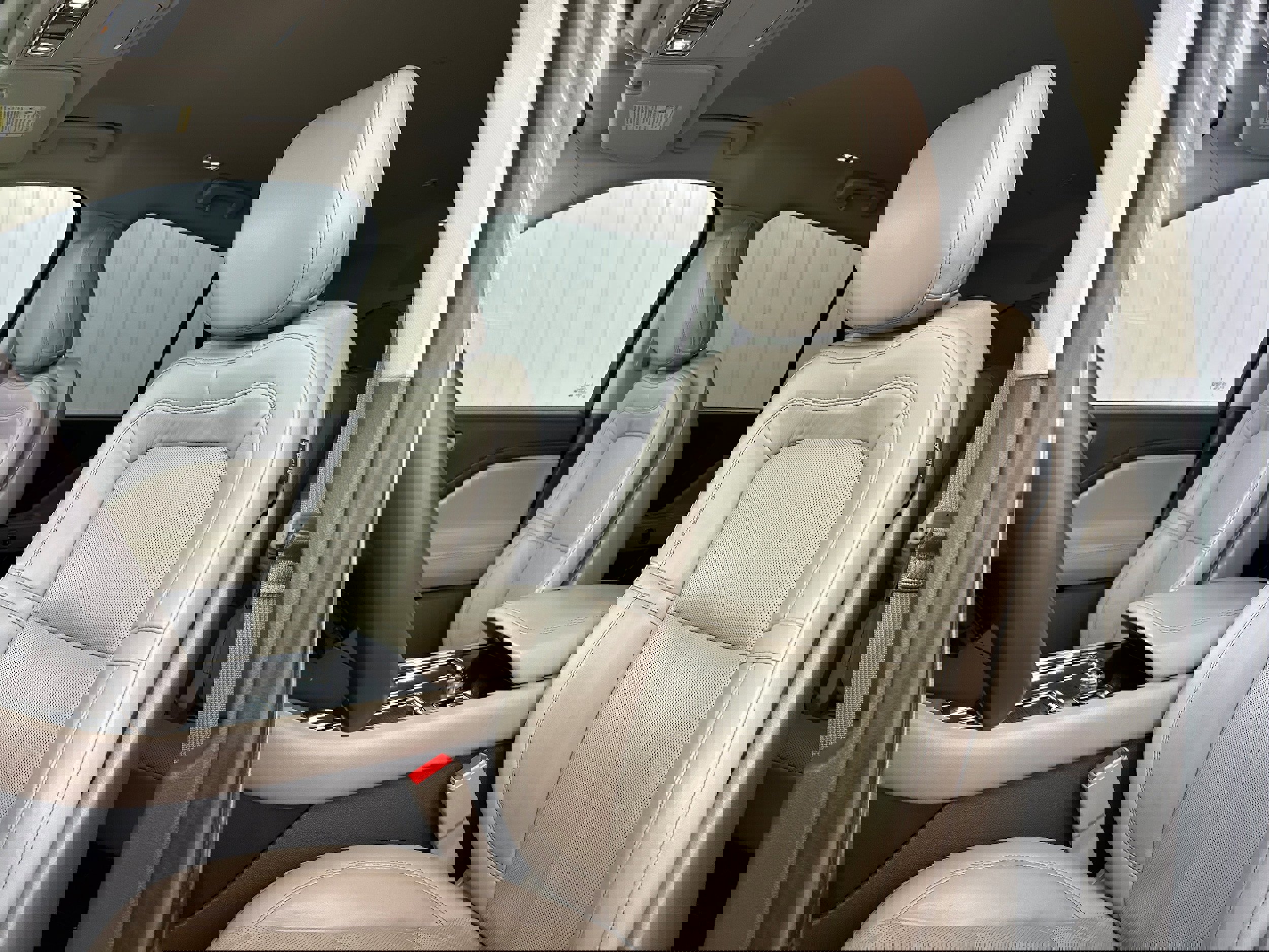 Used 2020 Lincoln Aviator Reserve w/ Class IV Trailer Tow Package image 23