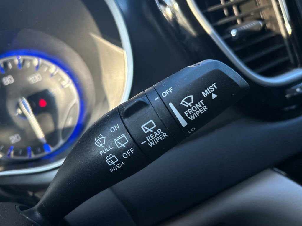 Used 2024 Chrysler Pacifica Touring-L image 27