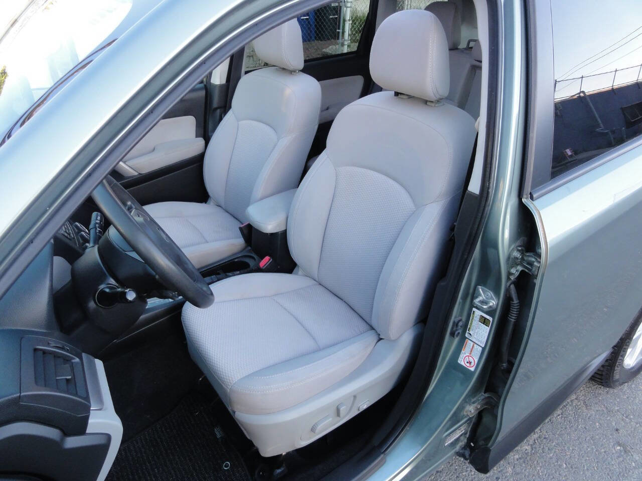 Used 2014 Subaru Forester 2.5i Premium w/ All-Weather Package AWD/4WD image 10