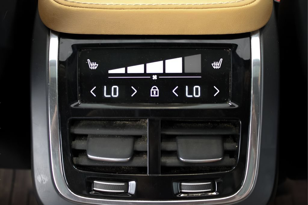 Certified 2023 Volvo XC90 B6 Ultimate w/ Protection Package Premier AWD/4WD image 42