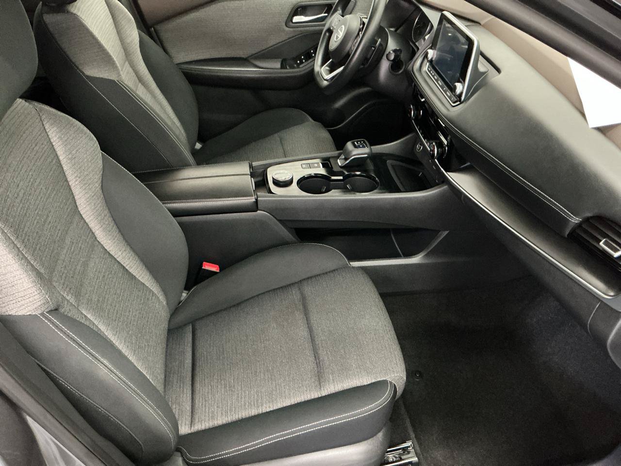 Used 2021 Nissan Rogue SV AWD/4WD image 12