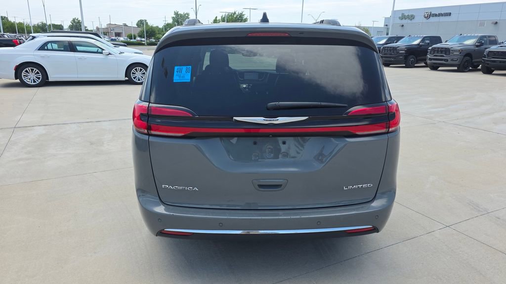 Used 2023 Chrysler Pacifica Limited FWD image 4