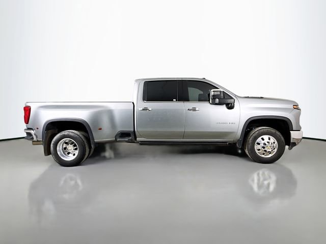 Used 2024 Chevrolet Silverado 3500 LTZ w/ LTZ Convenience Package image 10