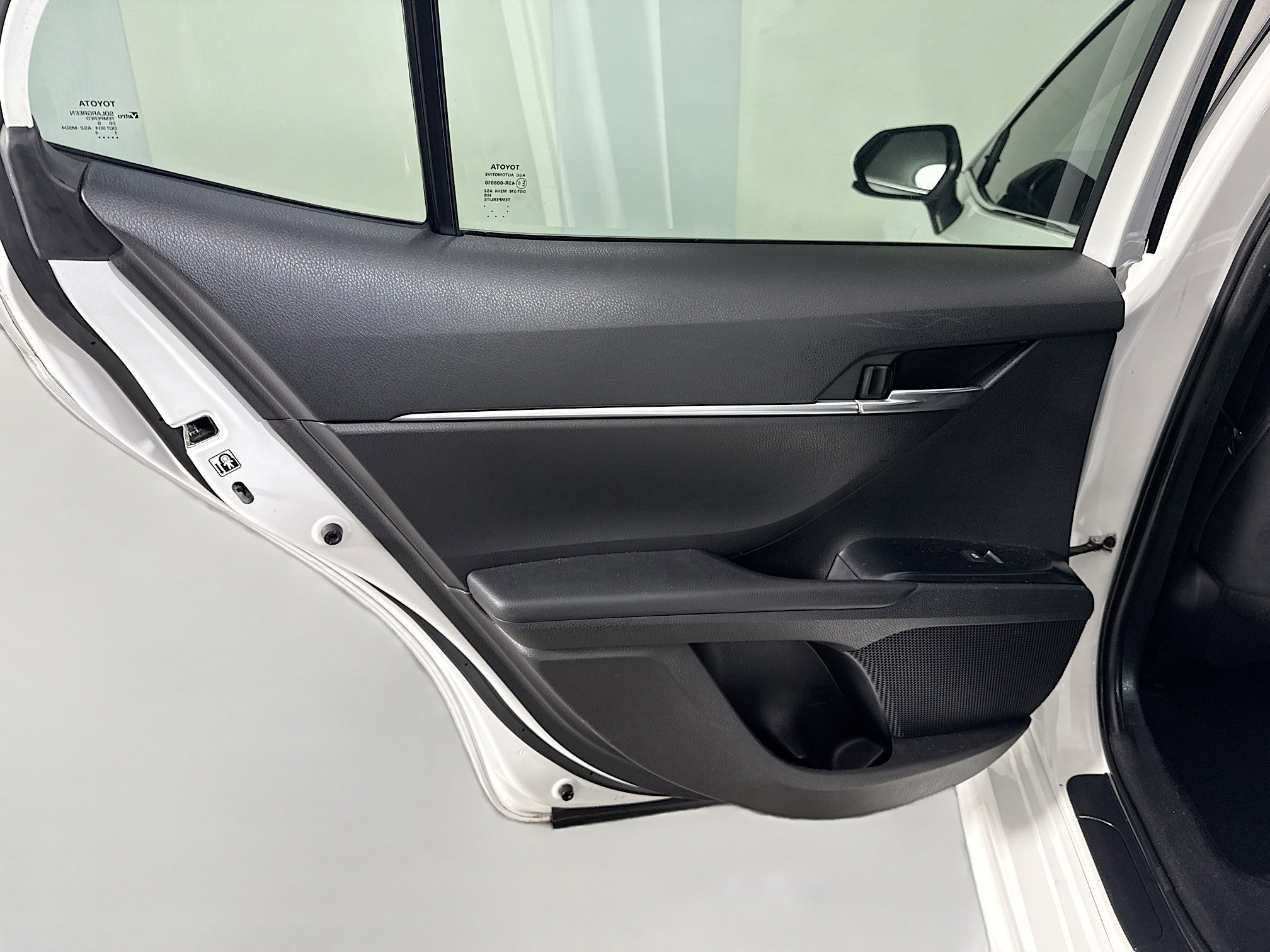 Used 2019 Toyota Camry SE FWD image 25