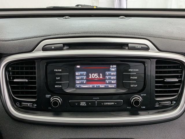 Used 2016 Kia Sorento LX w/ LX Convenience Package image 23