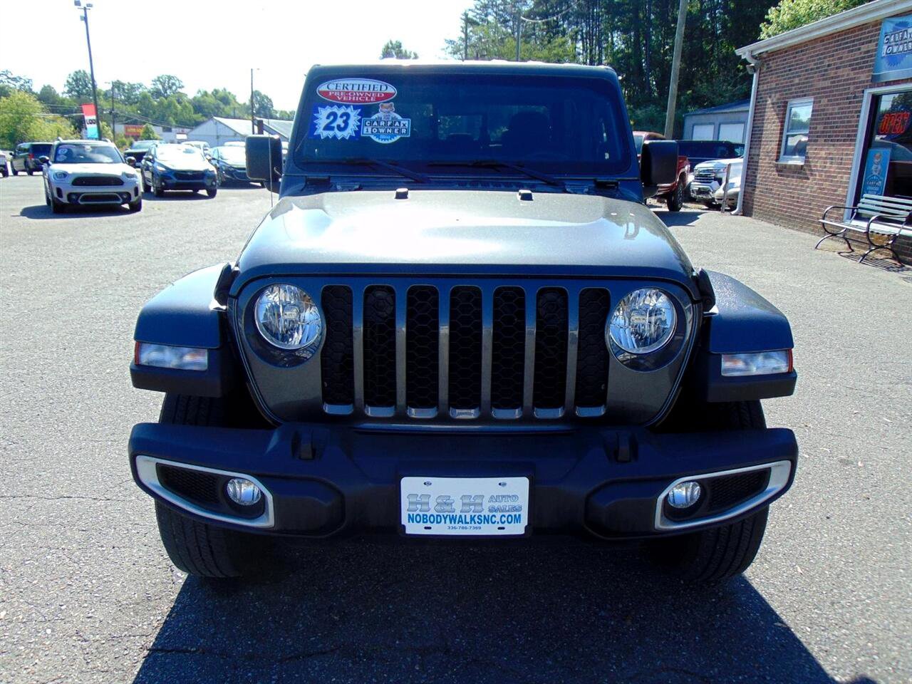 Used 2023 Jeep Gladiator Sport image 2