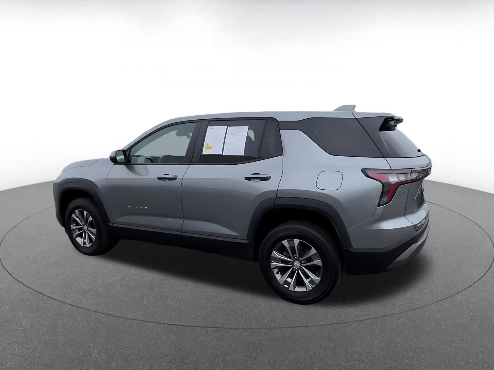 Used 2025 Chevrolet Equinox LT FWD image 10