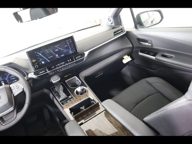 Used 2025 Toyota Sienna Limited AWD/4WD image 35