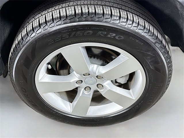 Certified 2025 Land Rover Defender 110 S image 33