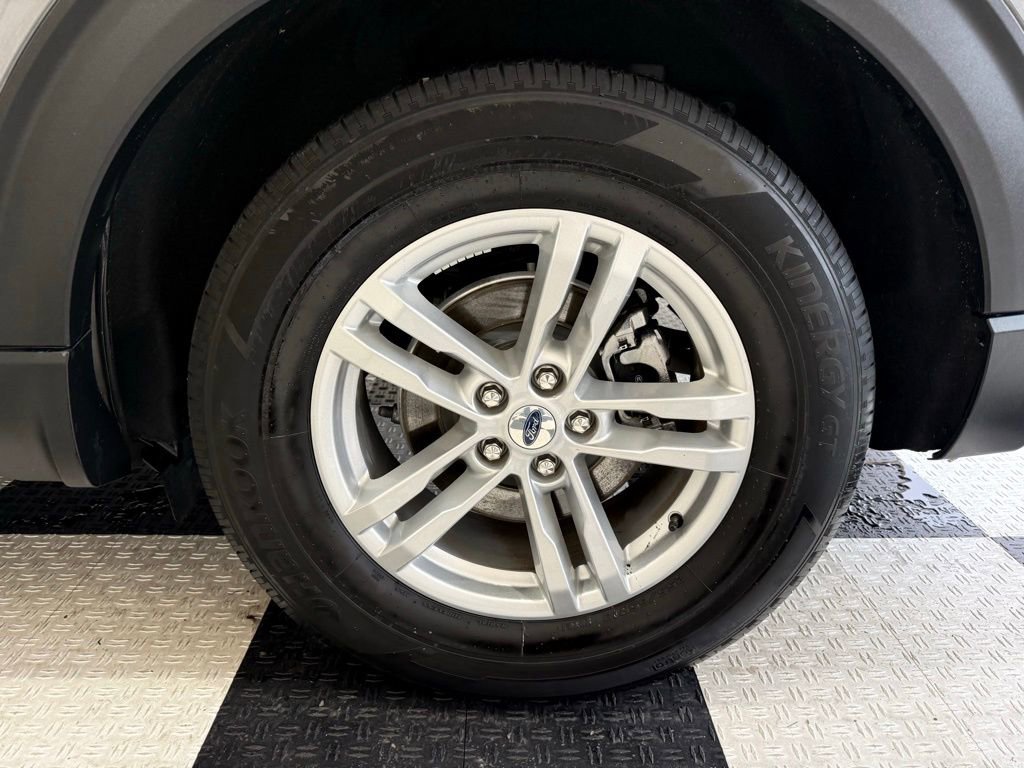 Used 2022 Ford Explorer XLT w/ Equipment Group 202A image 12