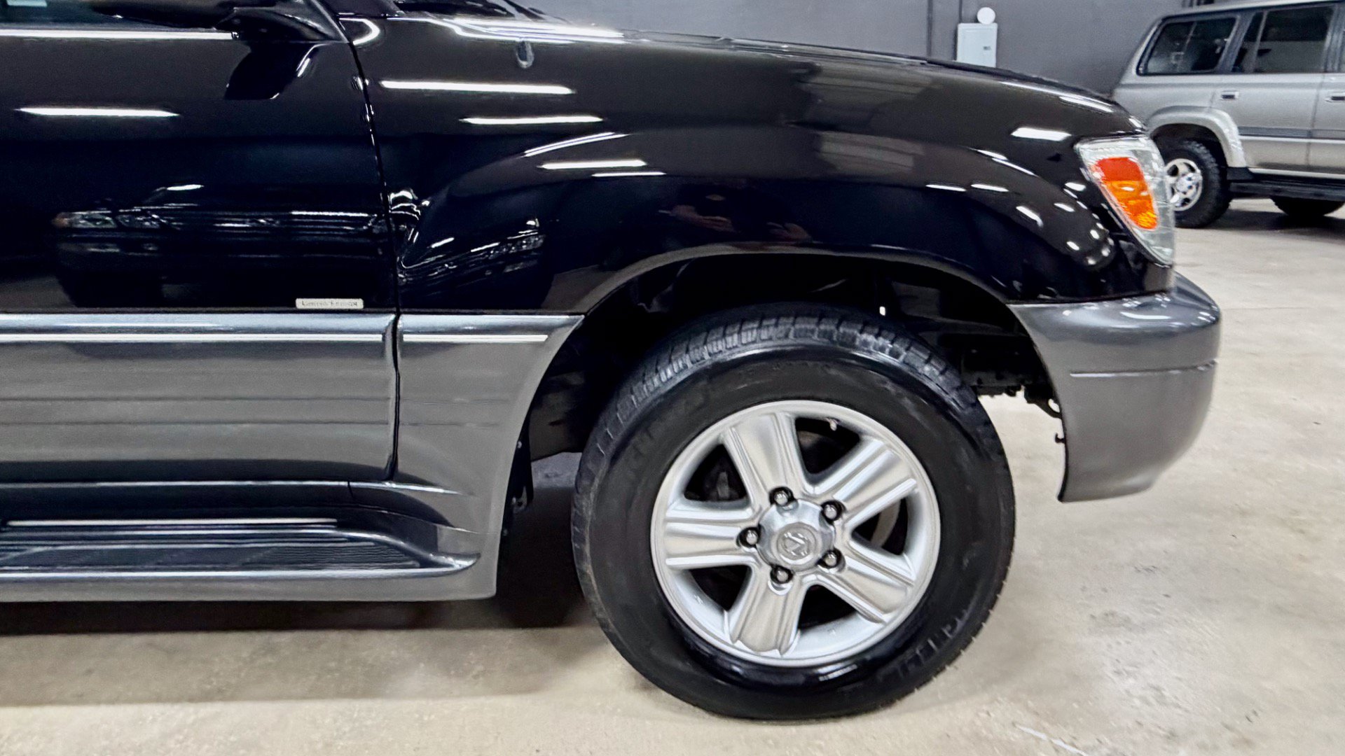Used 2007 Lexus LX 470 4WD w/ Limited Edition image 8