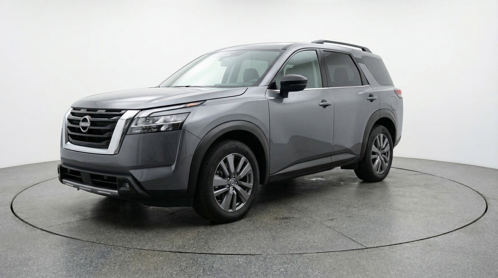 Used 2025 Nissan Pathfinder SV image 3