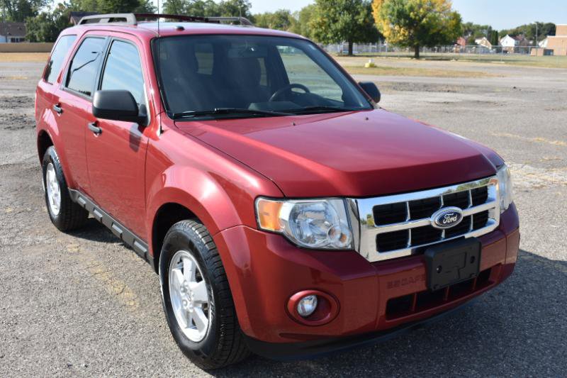 Used 2011 Ford Escape XLT w/ 202A Rapid Spec Order Code image 2