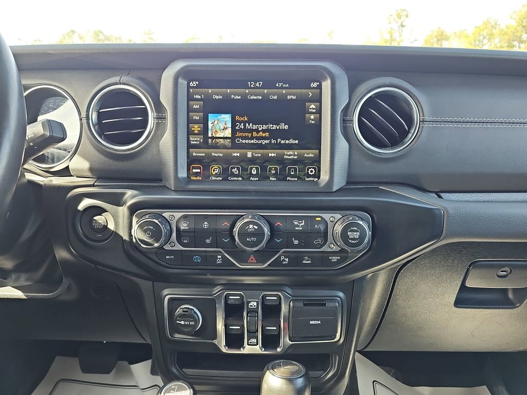 Used 2022 Jeep Wrangler Unlimited Sahara w/ Cold Weather Group image 25