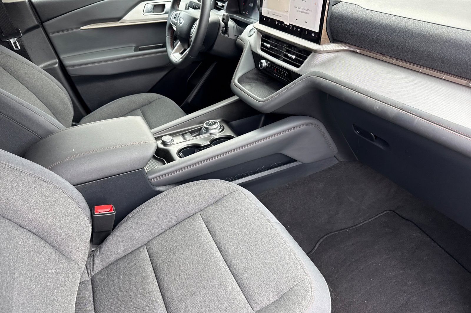 Used 2026 Ford Explorer Active RWD image 16