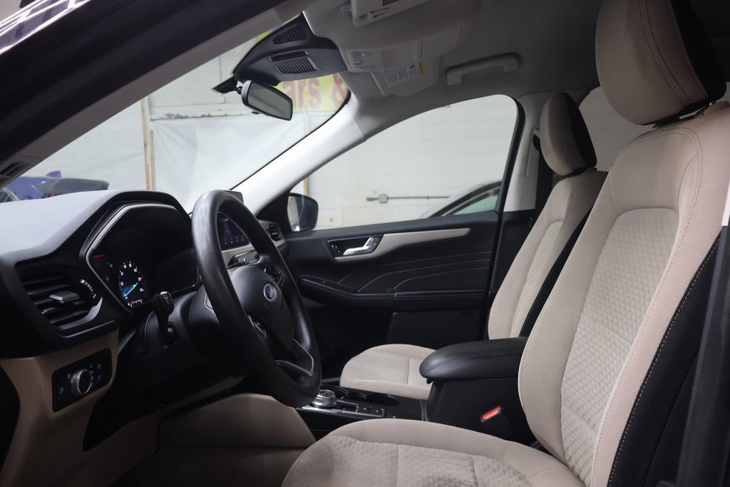 Used 2021 Ford Escape SE image 17