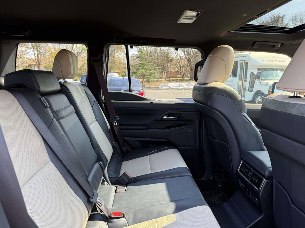 Used 2024 Lexus GX 550 image 16