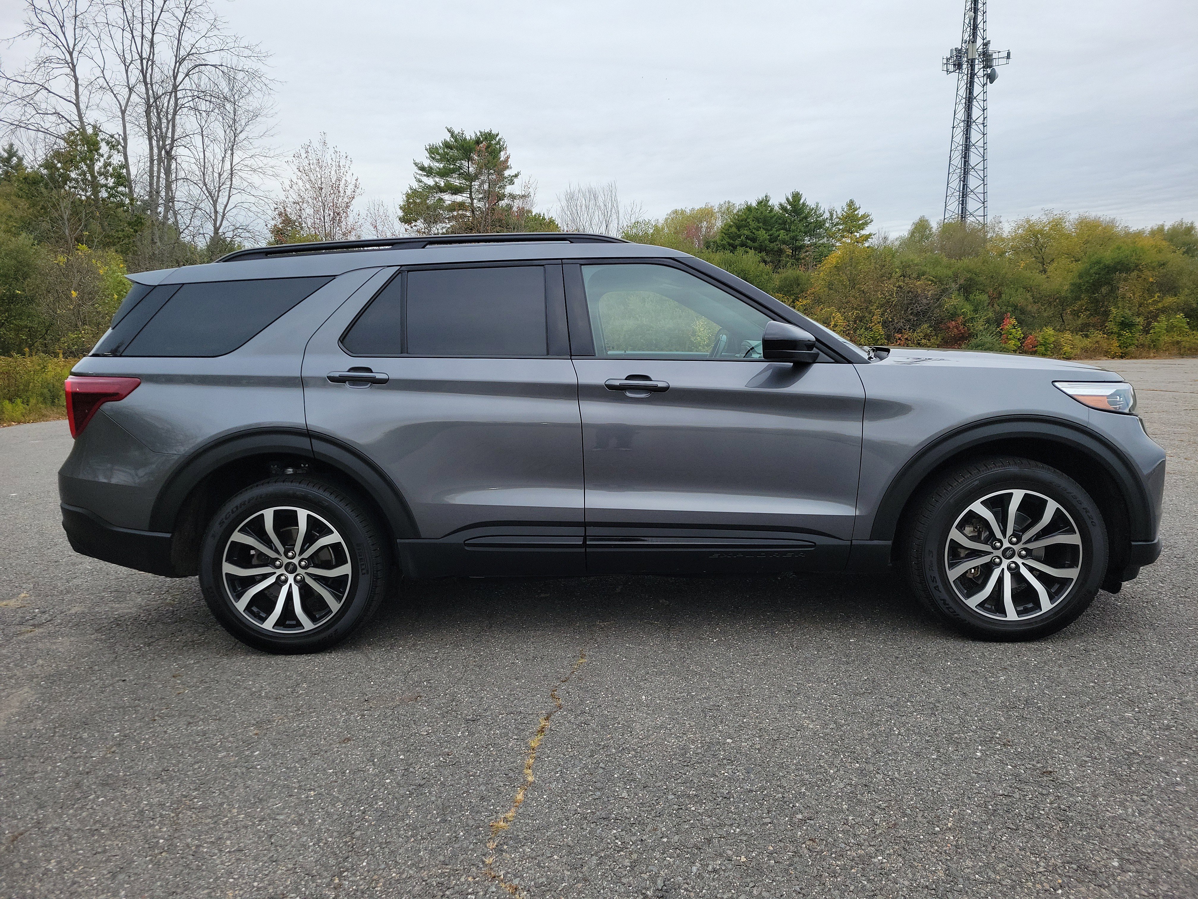 Used 2022 Ford Explorer ST image 4