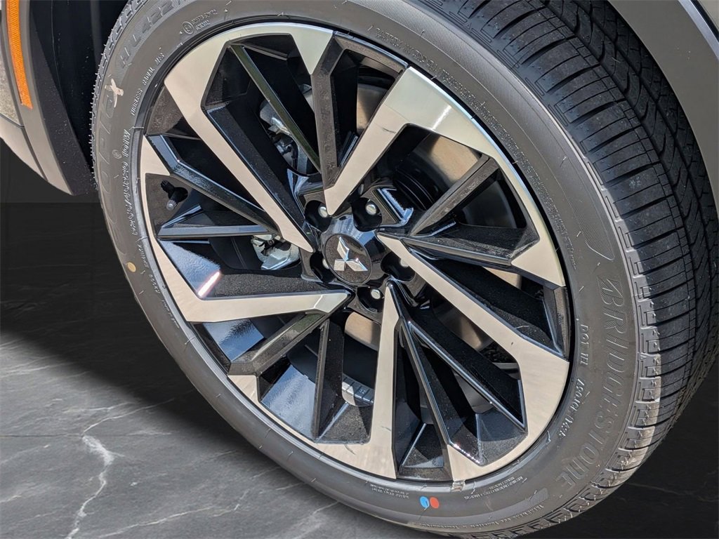 New 2025 Mitsubishi Outlander SE image 31