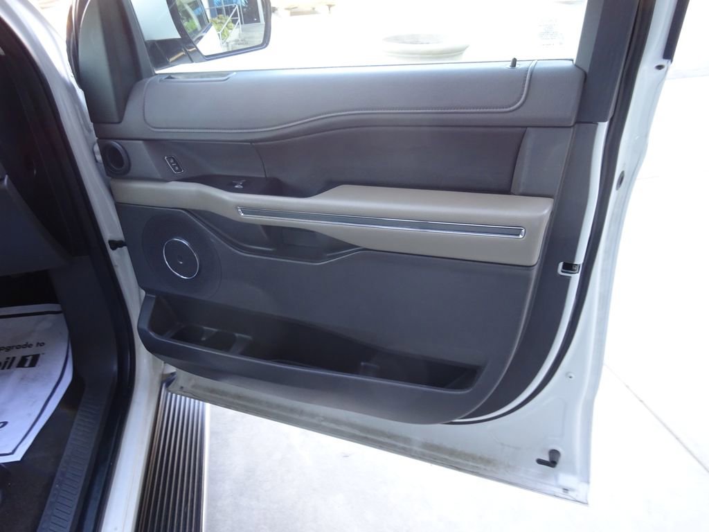 Used 2020 Ford Expedition XLT w/ Equipment Group 202A RWD image 32