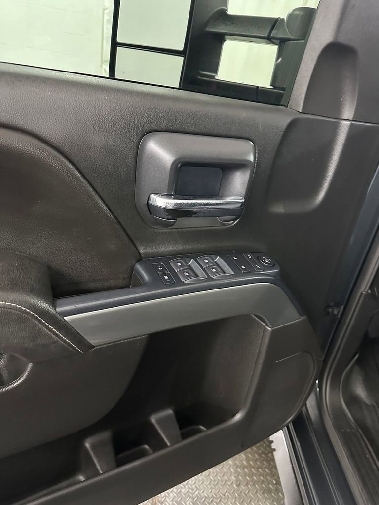 Used 2018 Chevrolet Silverado 1500 LT w/ All Star Edition image 9