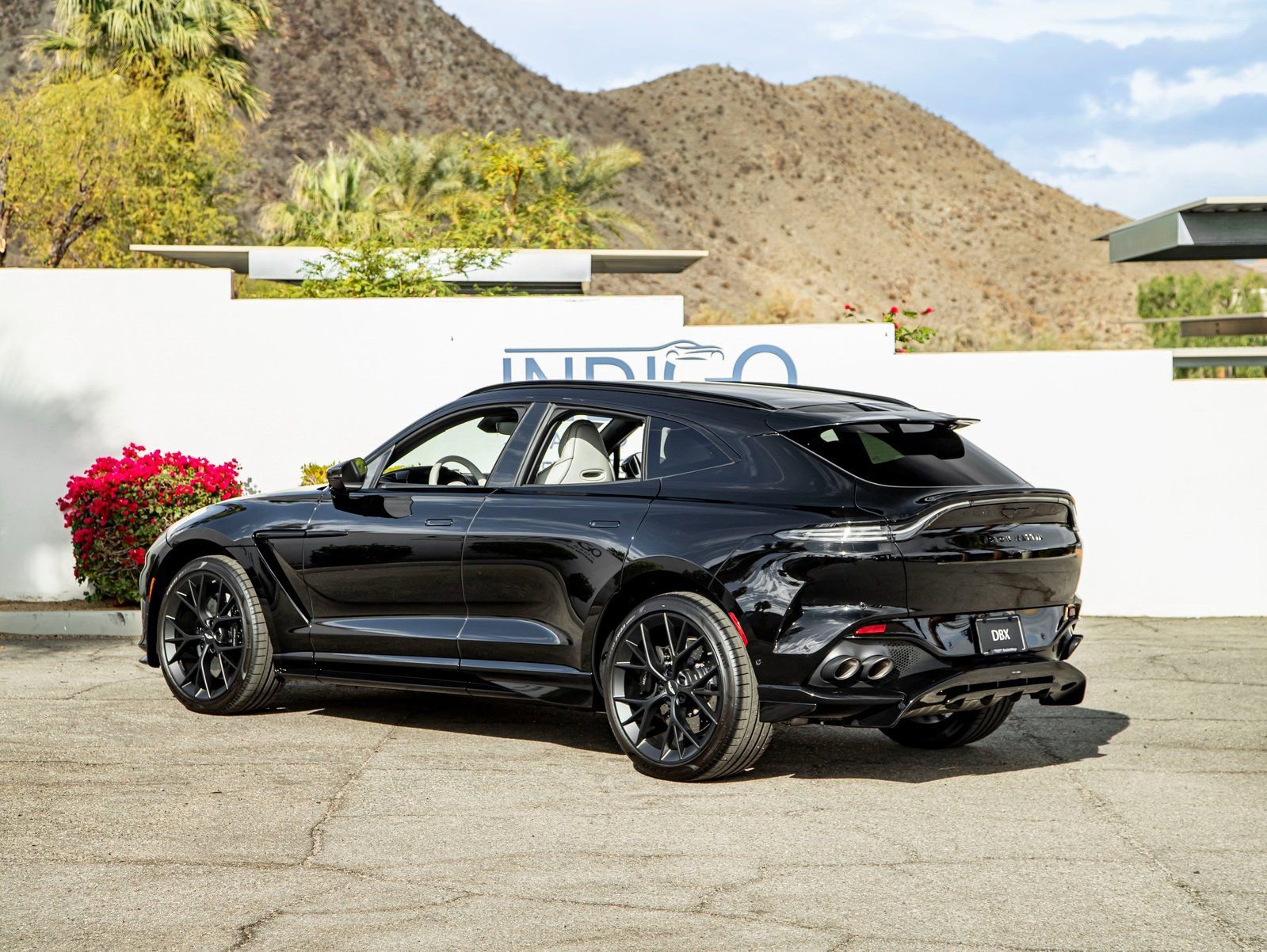 Used 2025 Aston Martin DBX 707 image 9
