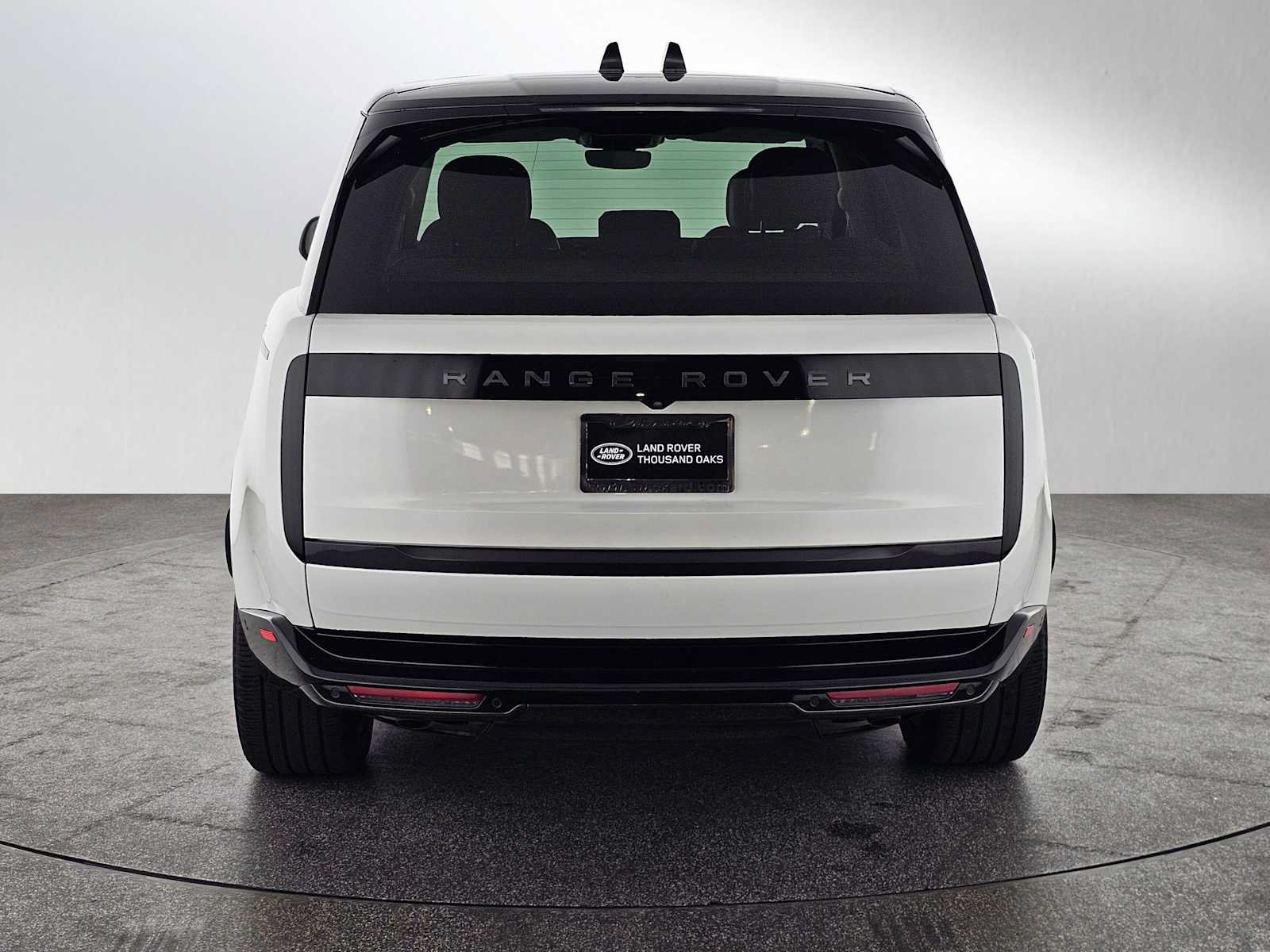Used 2024 Land Rover Range Rover SE AWD/4WD image 4