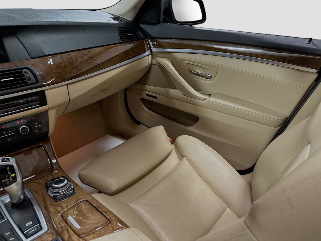 Used 2013 BMW 528i xDrive Sedan image 23