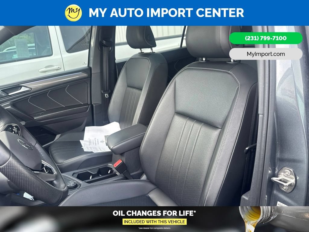 Used 2024 Volkswagen Tiguan SE R-Line AWD/4WD image 7