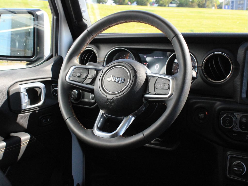 Used 2023 Jeep Gladiator Overland AWD/4WD image 14