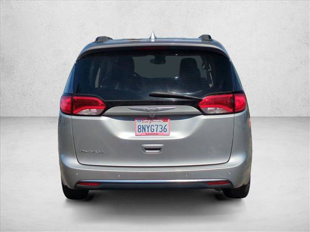 Used 2017 Chrysler Pacifica Touring-L image 7