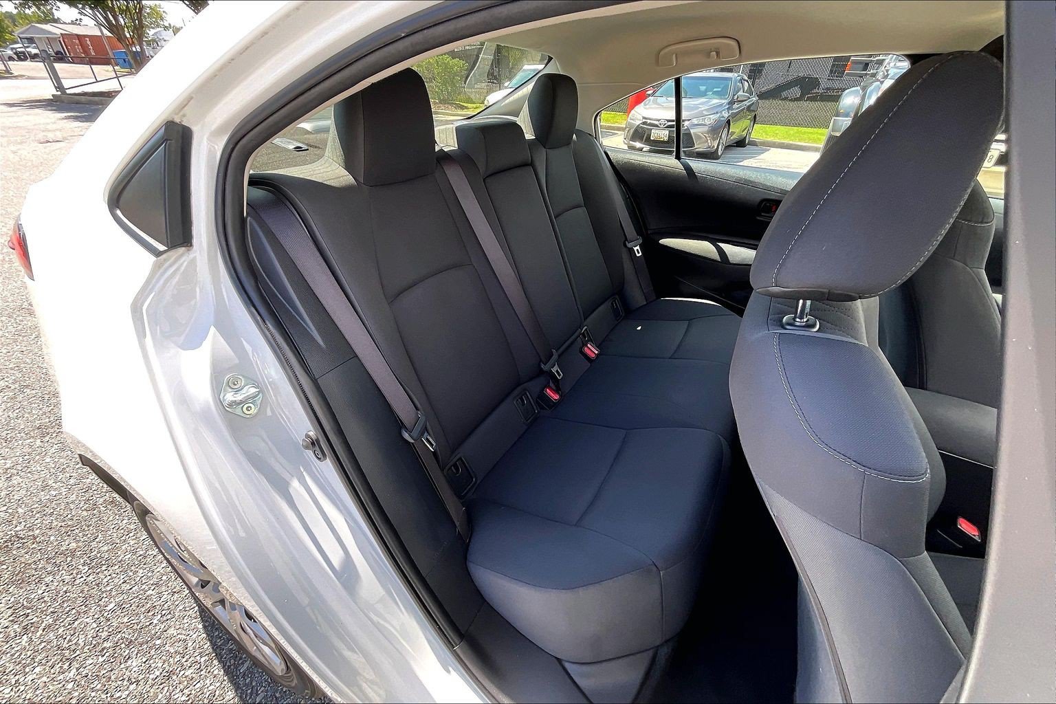 Used 2022 Toyota Corolla LE FWD image 30