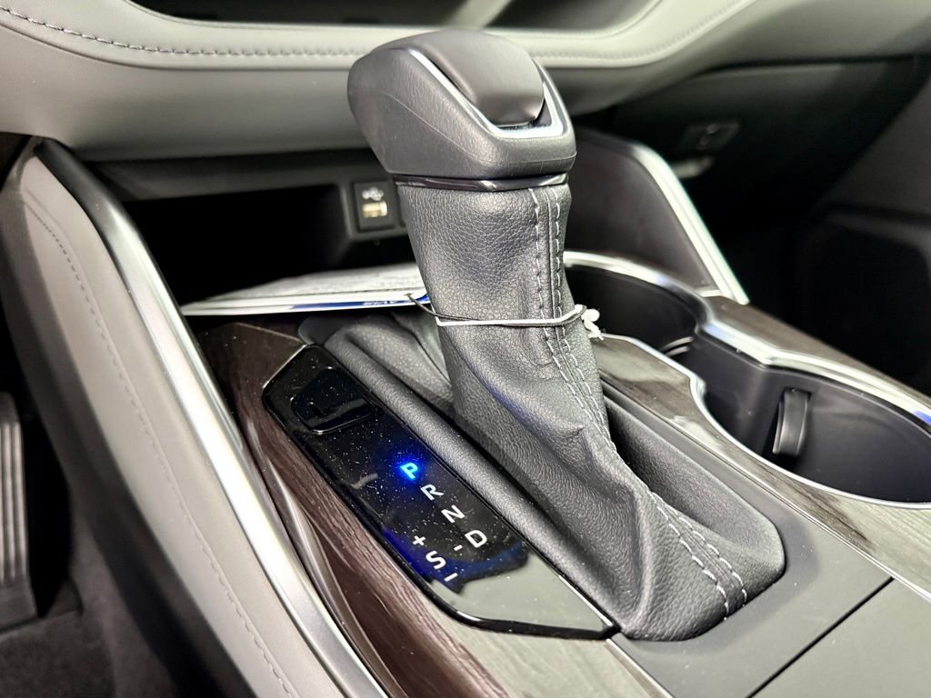 Used 2026 Toyota Highlander Platinum image 28