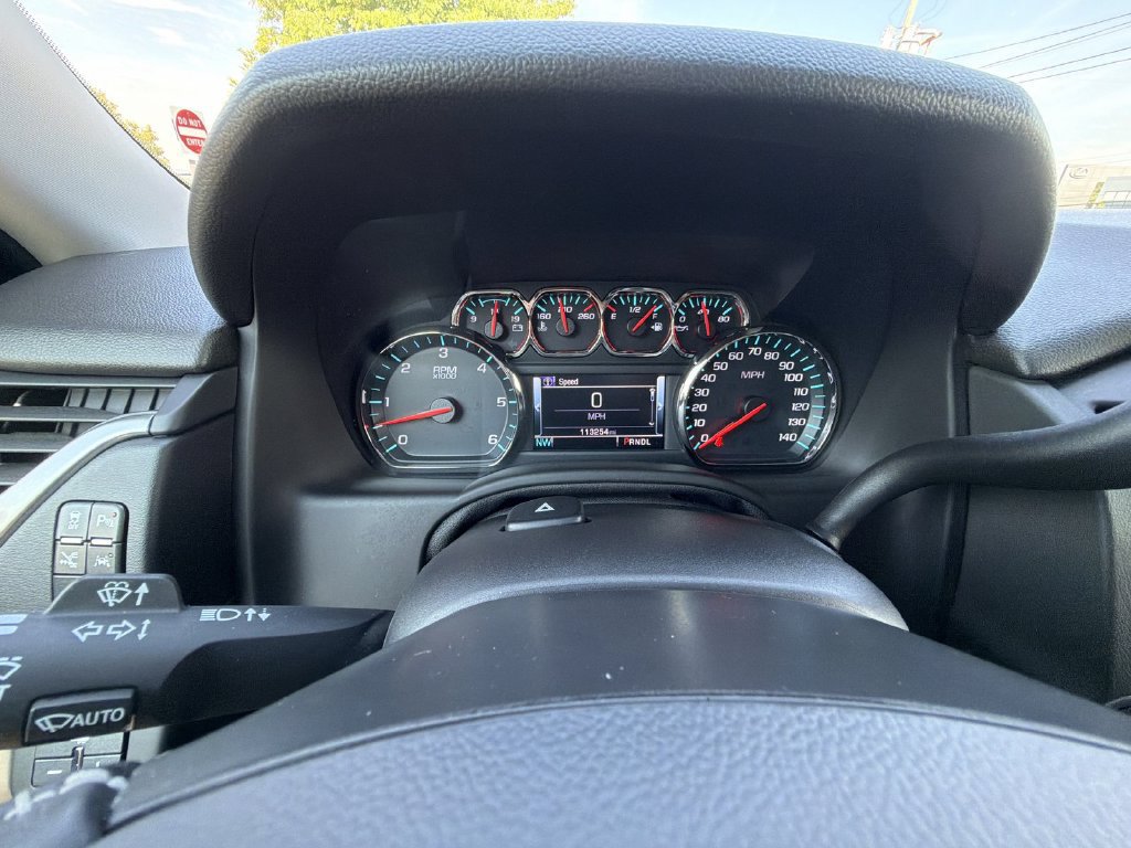 Used 2019 Chevrolet Suburban Premier AWD/4WD image 26