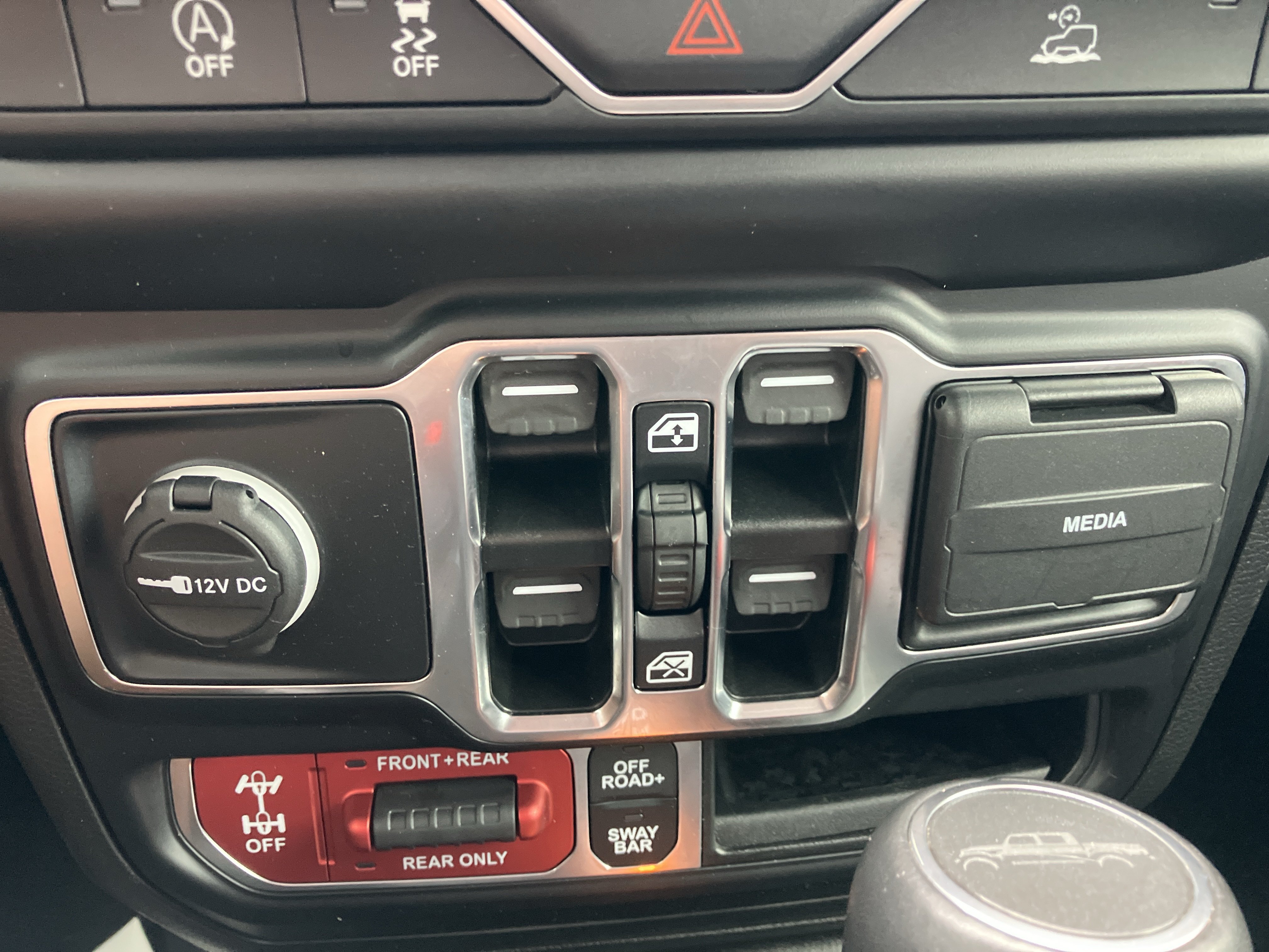 Used 2022 Jeep Gladiator Rubicon w/ LED Lighting Group AWD/4WD image 26