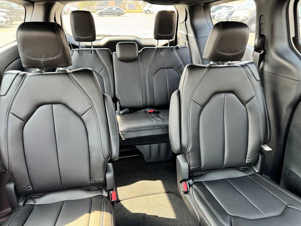 New 2026 Chrysler Pacifica Select image 13