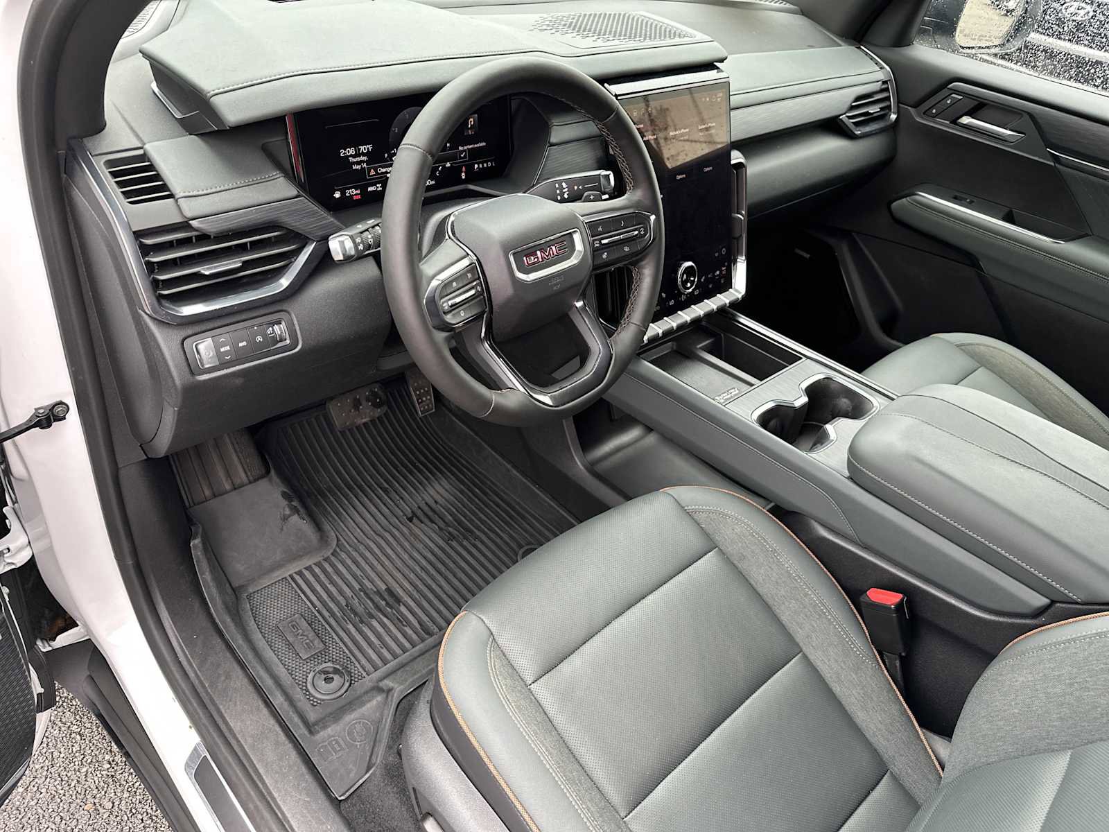 Used 2025 GMC Acadia AT4 w/ LPO, Floor Liner Package AWD/4WD image 10