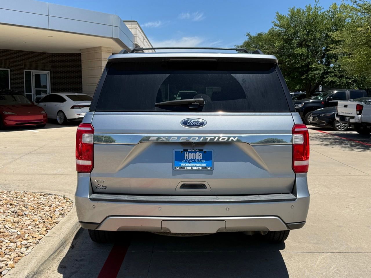 Used 2020 Ford Expedition XLT w/ Equipment Group 202A AWD/4WD image 4
