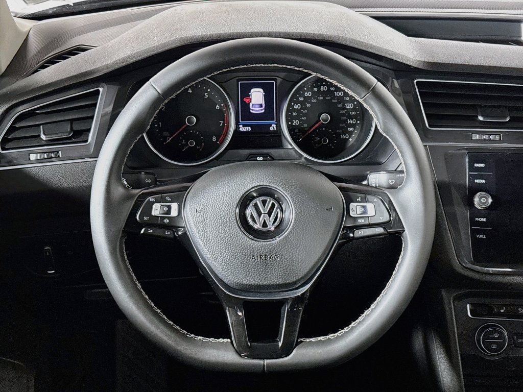 Certified 2021 Volkswagen Tiguan SE w/ Panoramic Sunroof Package AWD/4WD image 14