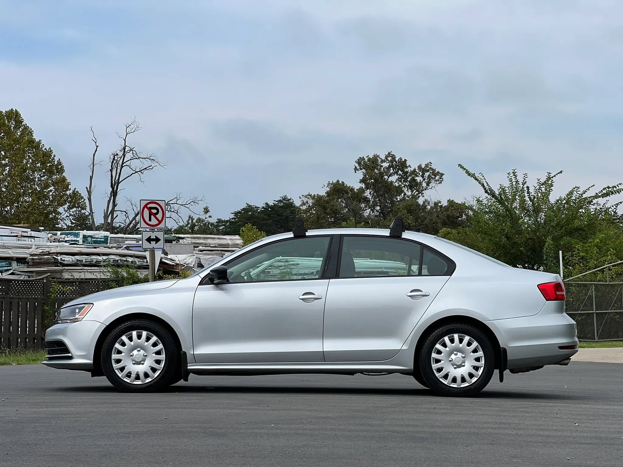 Used 2015 Volkswagen Jetta TDI S FWD image 2