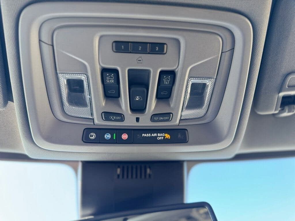 Used 2025 GMC Sierra 3500 Denali image 20