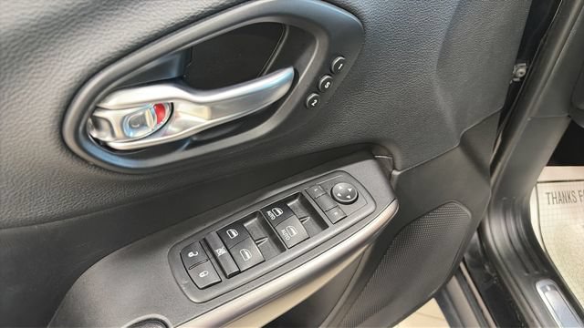 Used 2019 Jeep Cherokee Limited AWD/4WD image 32