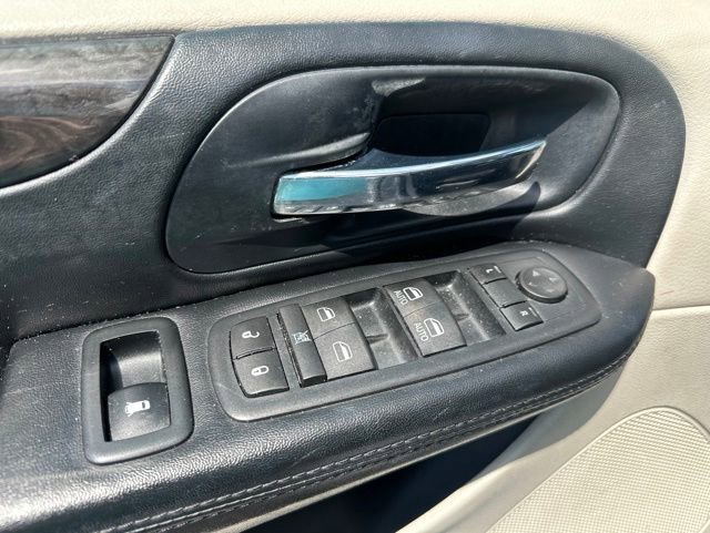 Used 2016 Dodge Grand Caravan SXT w/ Rear Park Assist Package FWD image 12